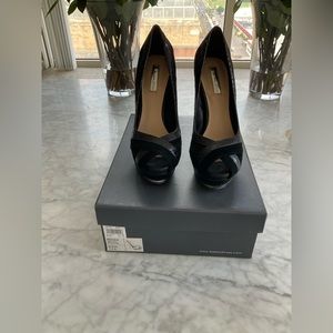 H by Halston Brodie Black Suede Platform Heels size 7.5